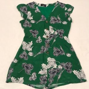 Vici Green White Floral Flutter Sleeve Button Romper Lined S